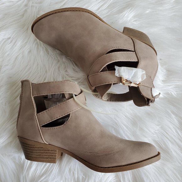 Top Moda Suede Taupe Back Zip Ankle Cut-Out Heeled Booties SZ 6.5 - Picture 1 of 10